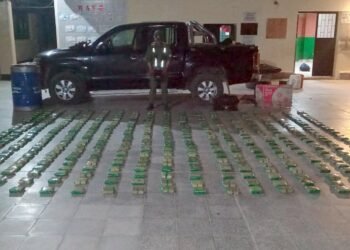 Rellenó un tambor de combustible y acondicionó el chasis de su camioneta con 114 kilos de hojas de coca