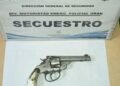 Detuvieron a una pareja y le secuestraron un revólver