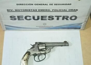 Detuvieron a una pareja y le secuestraron un revólver