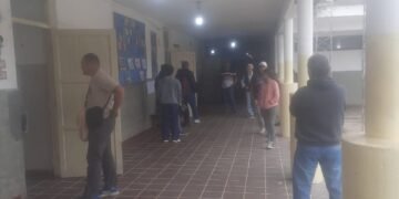 Bajo porcentaje de votantes en las primeras horas
