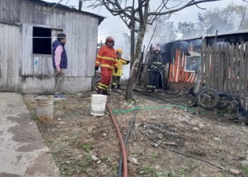 Video: Se incendió una casa en el Barrio 4 de Junio