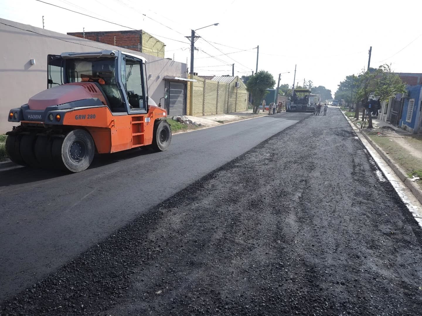 Continúan las obras de asfaltado en calles de la ciudad - Radio Ciudad Oran
