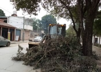 Sigue la limpieza de calles céntricas y en inmediaciones de instituciones públicas