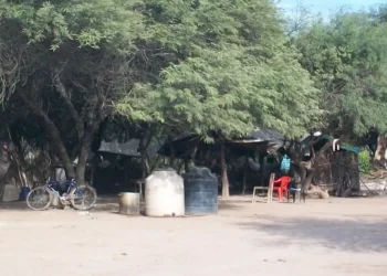 Agredió a su mamá y desobedeció a la justicia