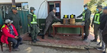 Ocultaban 40 kilos de pasta base en dos tanques plásticos