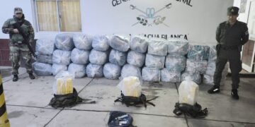 Intentaron cruzar el río fronterizo con 37 kilos de cocaína, mercadería de contrabando y un arma de fuego