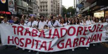 Trabajadores del Garrahan realizaron una nueva marcha a Plaza de Mayo
