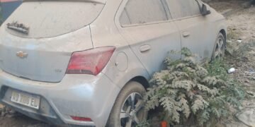 Vecinos denuncian autos abandonados afuera de la Subcomisaría del B° 9 de Julio