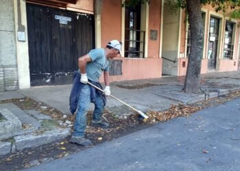 Lo imputaron por atacar y robarle a un barrendero municipal