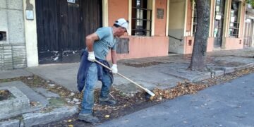 Lo imputaron por atacar y robarle a un barrendero municipal