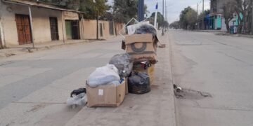 Denuncian basura que depositaron en Avenida Esquiú