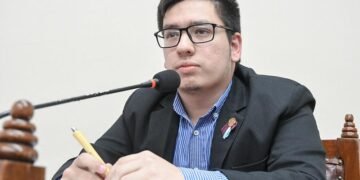 Acusado por extorsión y violencia de género renunció el concejal libertario, Pablo López, en Salta