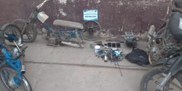 Colonia Santa Rosa: Lo detuvieron con motos adulteradas, armas de fuego y celulares bloqueados
