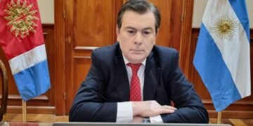 El gobernador de Santiago del Estero pagará un bono de más de $3 millones a los estatales