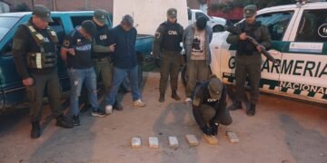 Detienen a cinco personas que transportaban nueve kilos de estupefacientes en mochilas