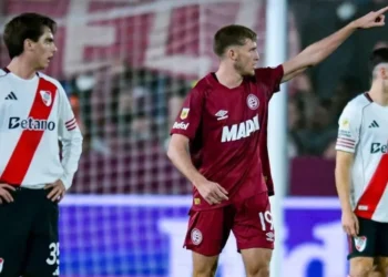 A River se le escapó el triunfo en la última y fue empate ante Lanús