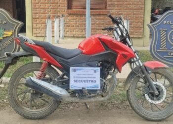 La policía recuperó una moto y un celular robados