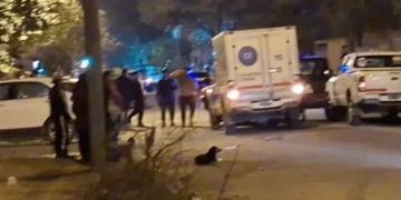 Un efectivo policial mató a su pareja y luego se disparó en la cabeza
