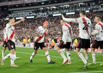 River sufrió, ganó por penales y llegó a cuartos de la Libertadores