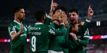 River se despertó tarde, cayó con Palmeiras y deberá ir por la heroica a Brasil