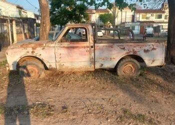 Siguen los reclamos por los vehículos abandonados