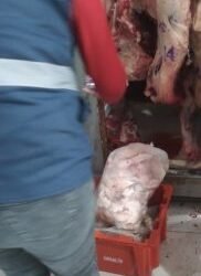 Vendía carne en mal estado y fue detectado por la Policía