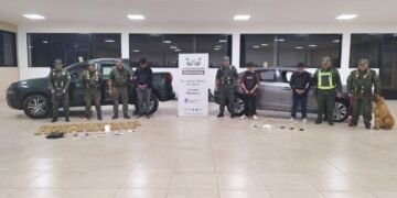 Traficaban 43 kilos de cocaína dentro de los paneles laterales de la caja de una camioneta