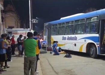 Joven murió aplastado por un colectivo