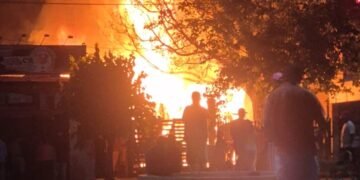 Un voraz incendio se produjo en la noche oranense