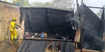Se incendió una vivienda en el Barrio 26 de Agosto