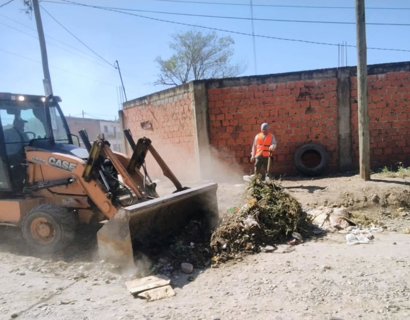 Limpieza y mantenimiento en distintos sectores de Orán - Radio Ciudad Oran