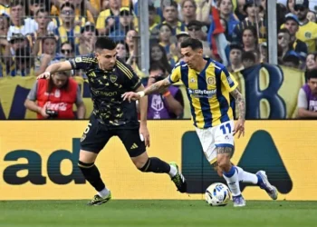 Golazo olímpico de Di María en el empate entre Central y Boca