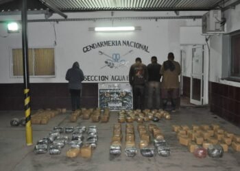 Intentaron huir con 175 kilos de marihuana y dispararon contra los gendarmes