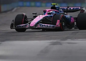 Colapinto realizó una largada genial, perdió ritmo al final y terminó 16° en el GP de Singapur