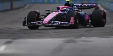 Colapinto realizó una largada genial, perdió ritmo al final y terminó 16° en el GP de Singapur