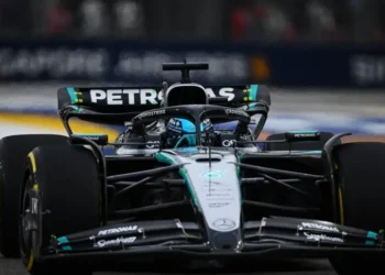 George Russel hizo la pole en Singapur, Colapinto largará 18º