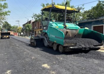 Se asfalta la calle Perito Moreno en el B° Patrón Costas