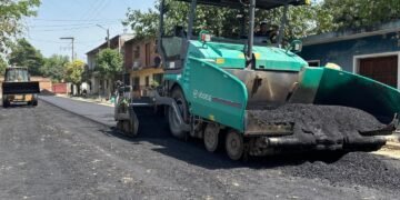 Se asfalta la calle Perito Moreno en el B° Patrón Costas