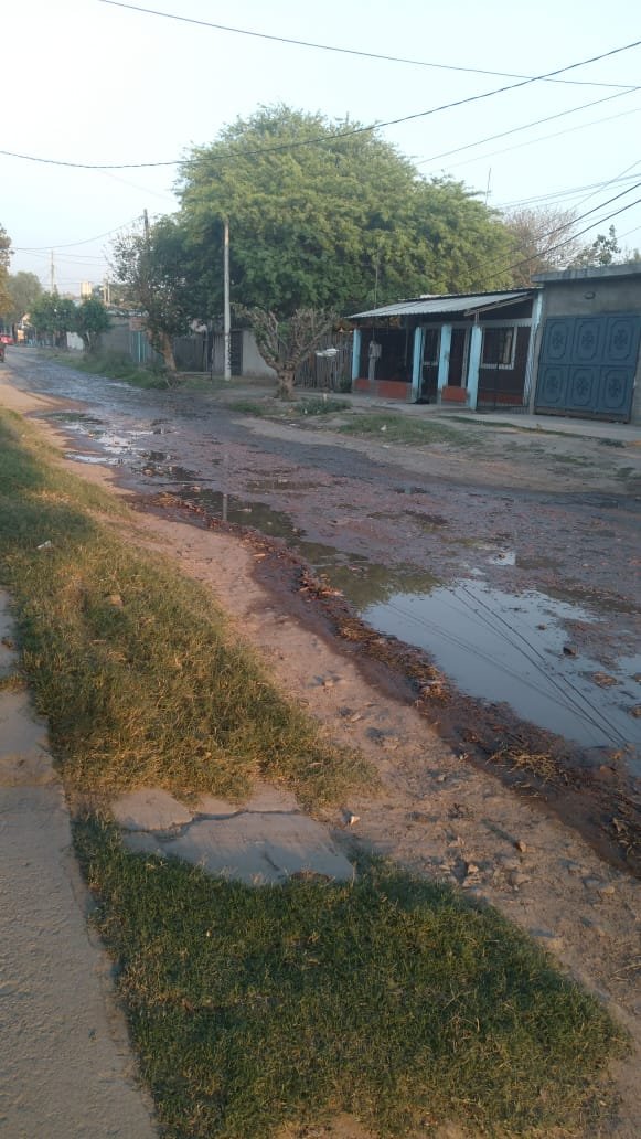 Sigue el reclamo por una importante pérdida de agua - Radio Ciudad Oran