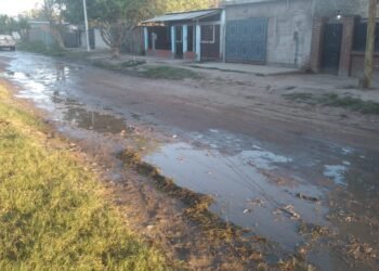 Vecinos reclaman una importante pérdida de agua