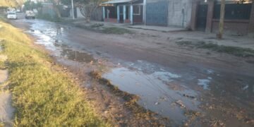 Vecinos reclaman una importante pérdida de agua