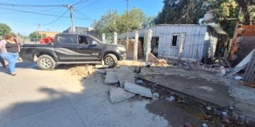 Camioneta chocó contra una vivienda en Orán