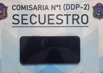 Policías recuperaron un celular sustraído