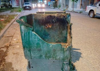 Siguen los hechos vandálicos, quemaron otro contenedor de basura
