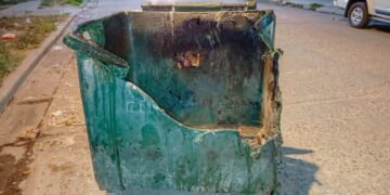 Siguen los hechos vandálicos, quemaron otro contenedor de basura