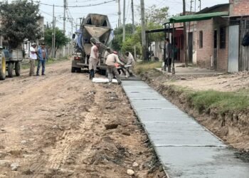 Avanza la obra de cordón cuneta en el Barrio Mitre