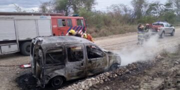Se incendió una Kangoo en la Ruta Provincial 18