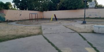 Vecinos piden mejoras en la plaza de Pueyrredón y Alberdi