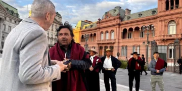 Sáenz reclamó las obras para Salta frente a Casa Rosada: “Vengo a cumplir con lo que le prometí a los salteños”