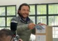 Votó Gustavo Sáenz y pidió terminar con el centralismo porteño 